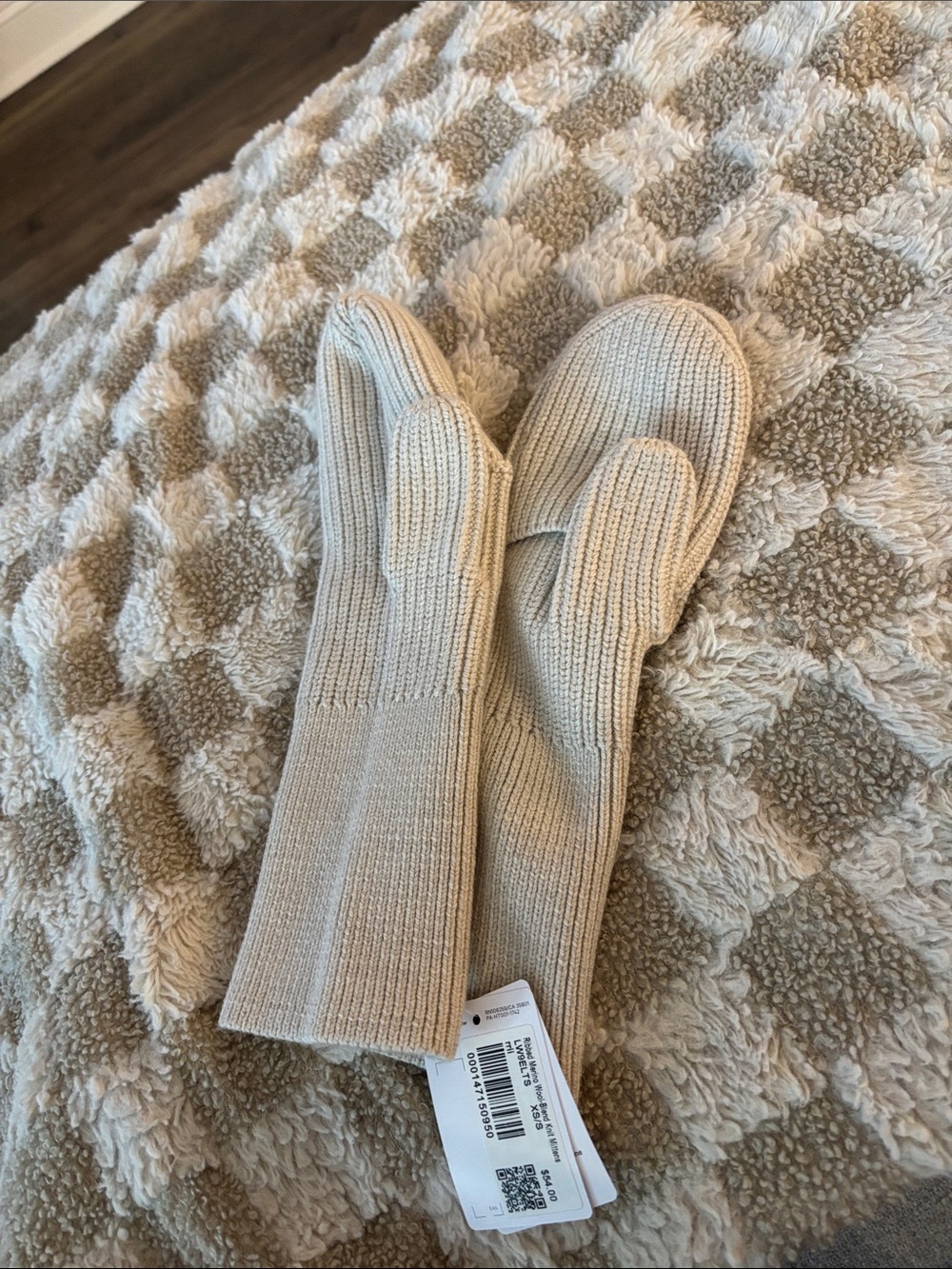 Lululemon ribbed merino wool mittens